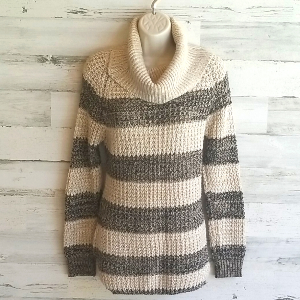 ❤️‍🔥SOLD❤️‍🔥🌻Rue21🌻 sweater